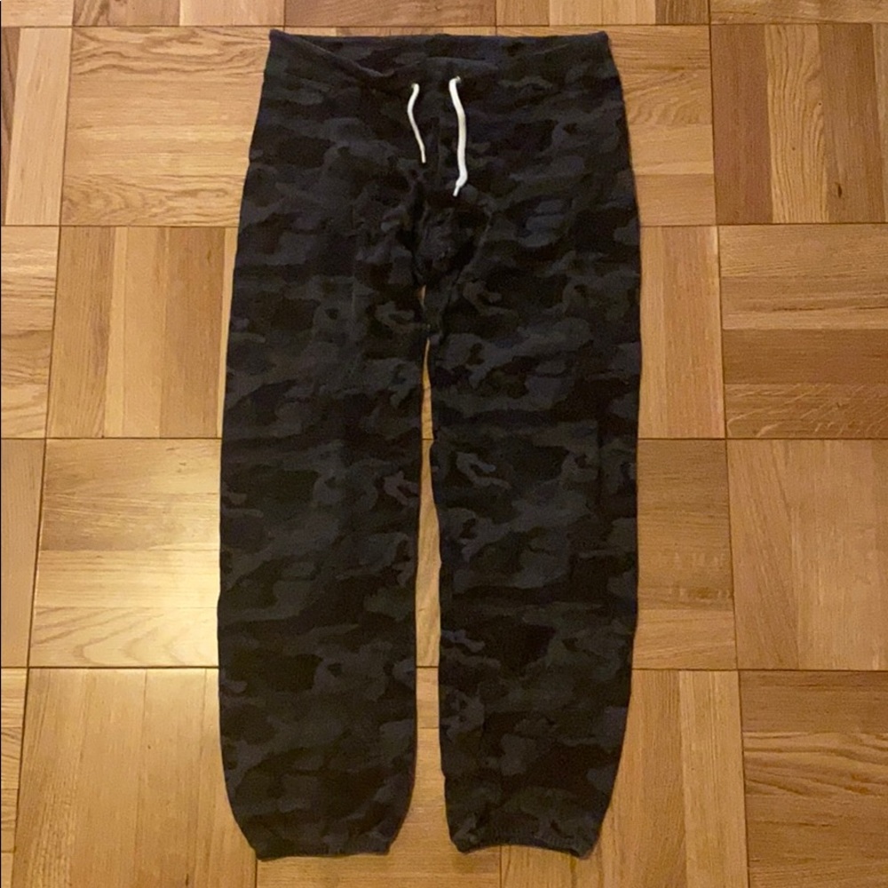 Monrow camo sweatpants